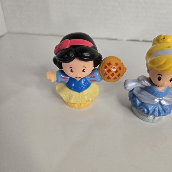 Fisher Price Disney Little People Lot of 3 Snow White Rapunzel Cinderella Toys - Picture 4 of 6